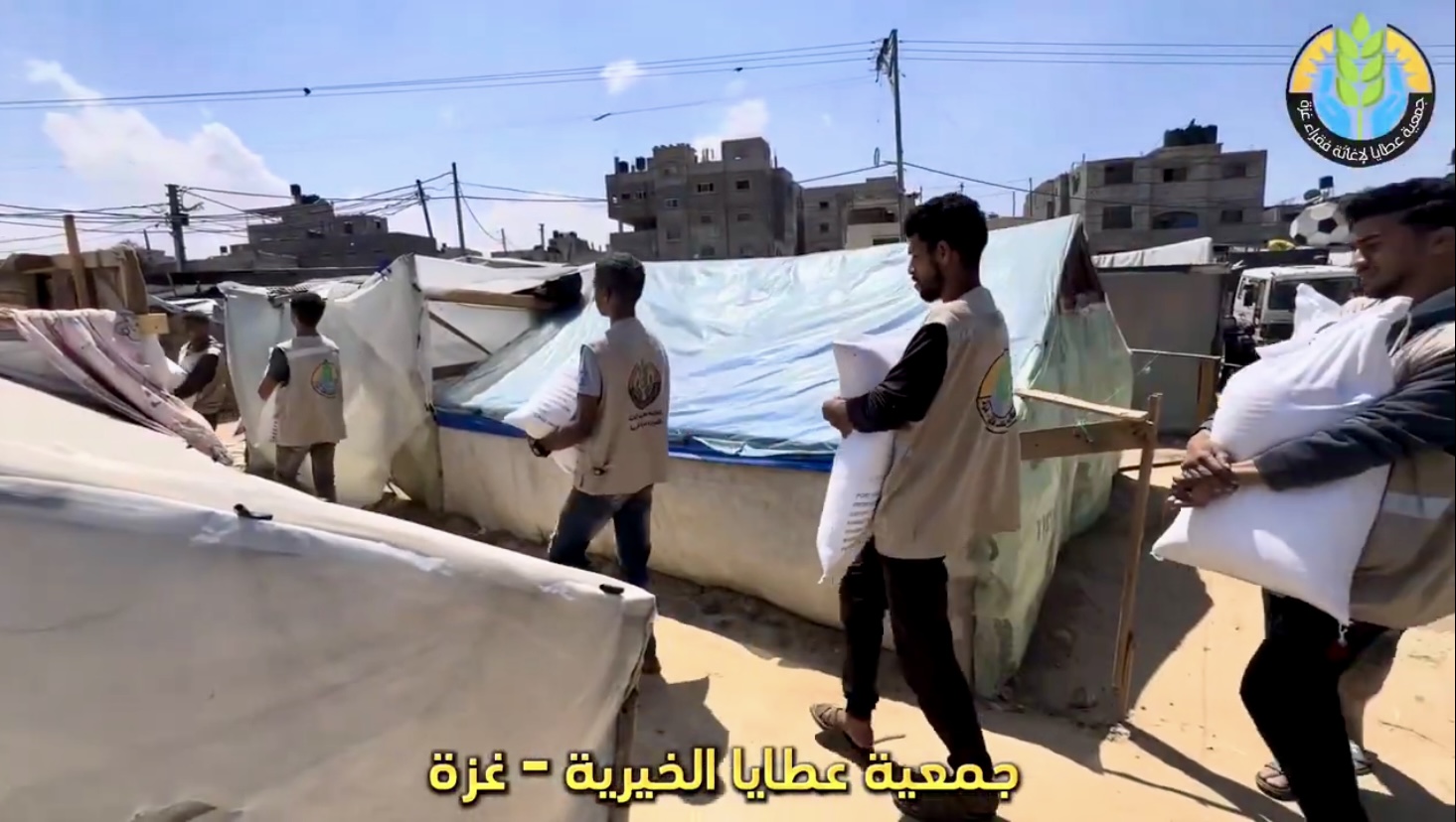 انطلاق القافلة الثانية لتوزيع زكاة الفطر على النازحين في قطاع غزة
