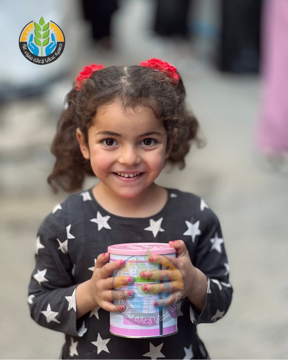 "حليب الحياة"… عطايا  توزّع الحليب على الأطفال الرضّع دعمًا لصمودهم في وجه الإبادة والتجويع