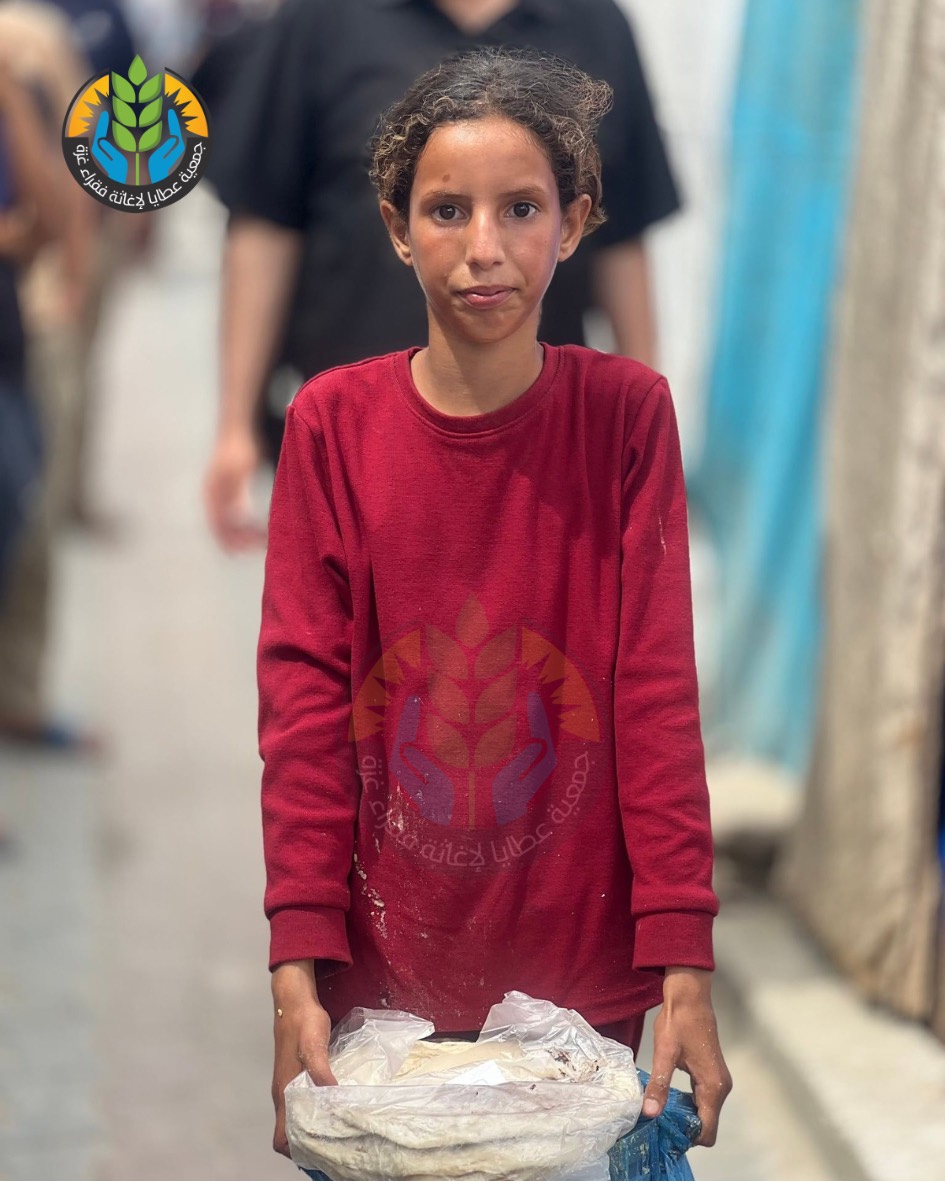 توزيع "رغيف الخبز الخيري" لدعم النازحين في غزة