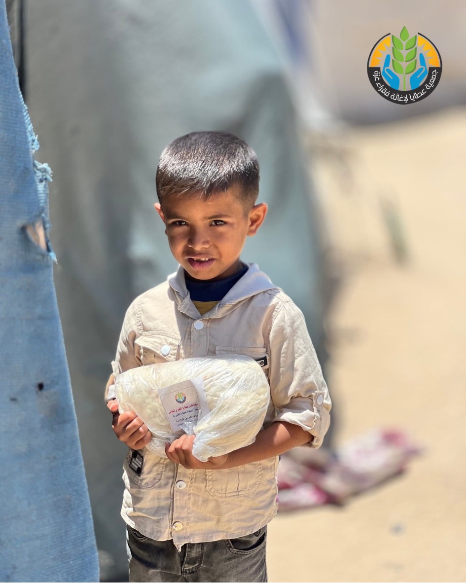 توزيع "رغيف الخبز الخيري" لدعم النازحين في غزة