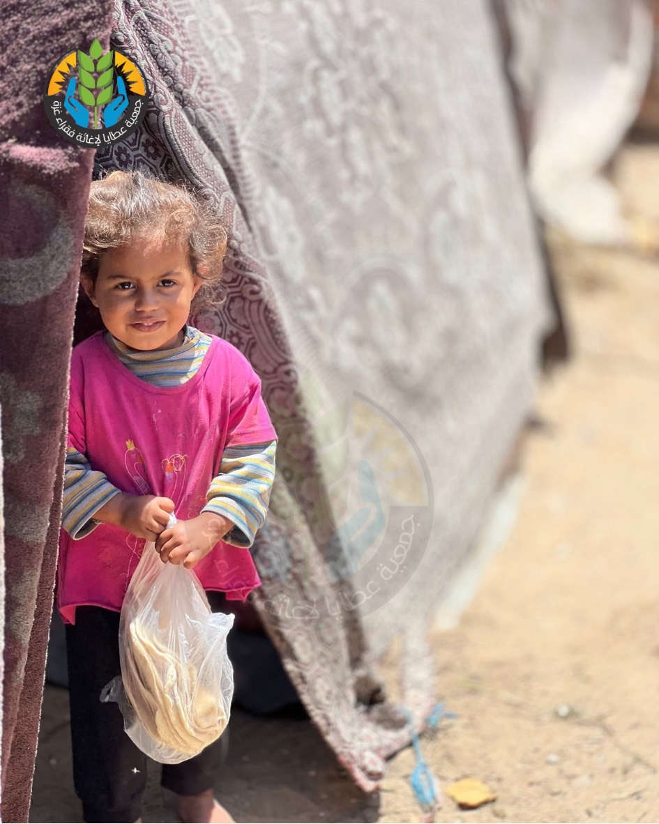توزيع "رغيف الخبز الخيري" لدعم النازحين في غزة