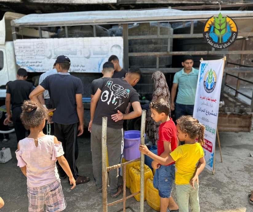 "سُقيا الماء".. شريان حياة للنازحين في شمال غزة