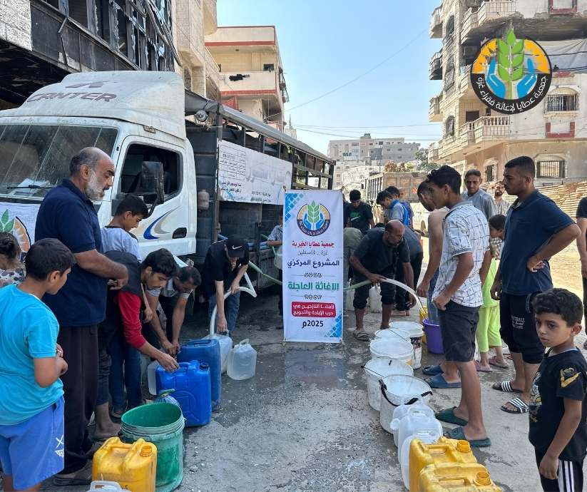 "سُقيا الماء".. شريان حياة للنازحين في شمال غزة
