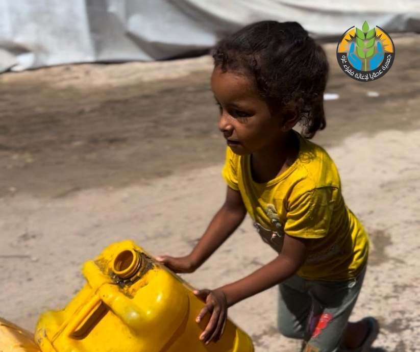 "سُقيا الماء".. شريان حياة للنازحين في شمال غزة