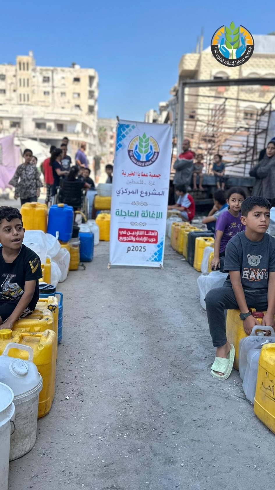"سُقيا الماء".. شريان حياة للنازحين في شمال غزة