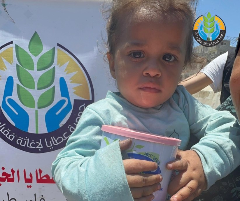 "حليب الأمل".. توزيع حليب الأطفال في شمال غزة رغم الحصار