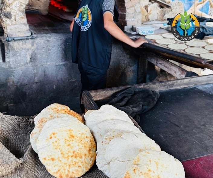 "الطحين منكم وأجرة الخبيز علينا".. دعم كريم لصمود أهل غزة