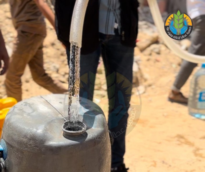 "سُقيا الماء".. شريان حياة تروي عطش النازحين في شمال غزة