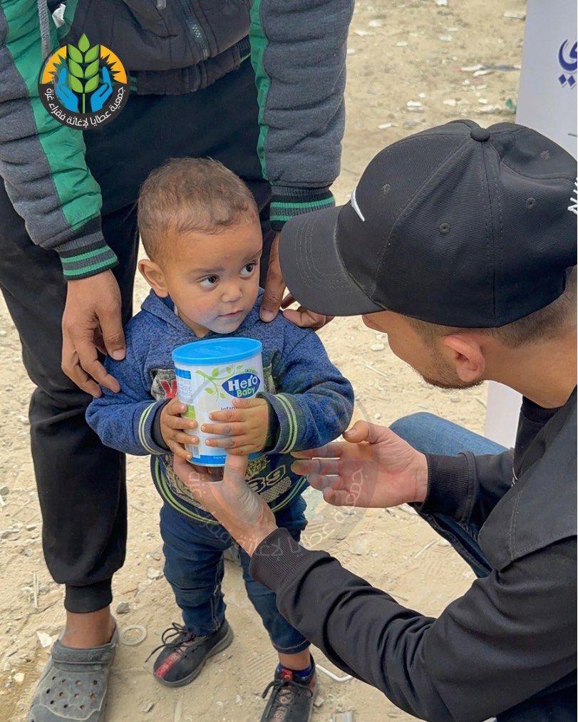 عطايا تواصل العطاء بتوزيع حليب الأطفال في شمال غزة