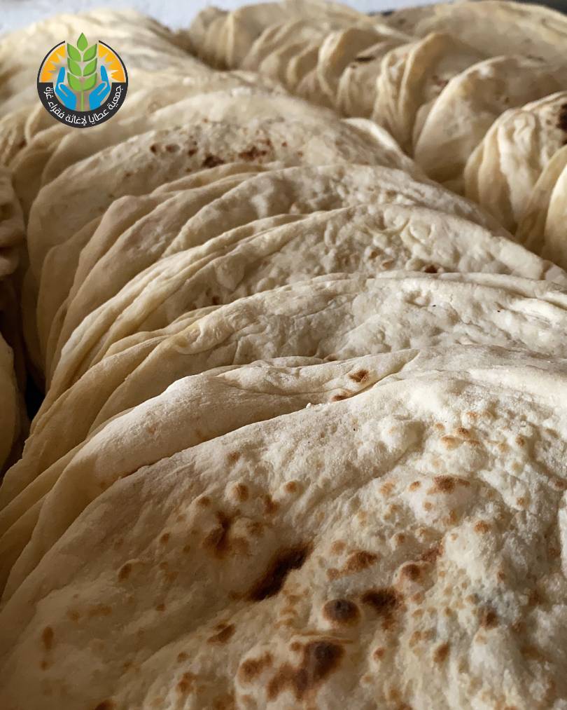 في أول أيام رمضان.. "عطايا الخيرية" توزع أرغفة الخبز المجاني لأهالي رفح الصامدين