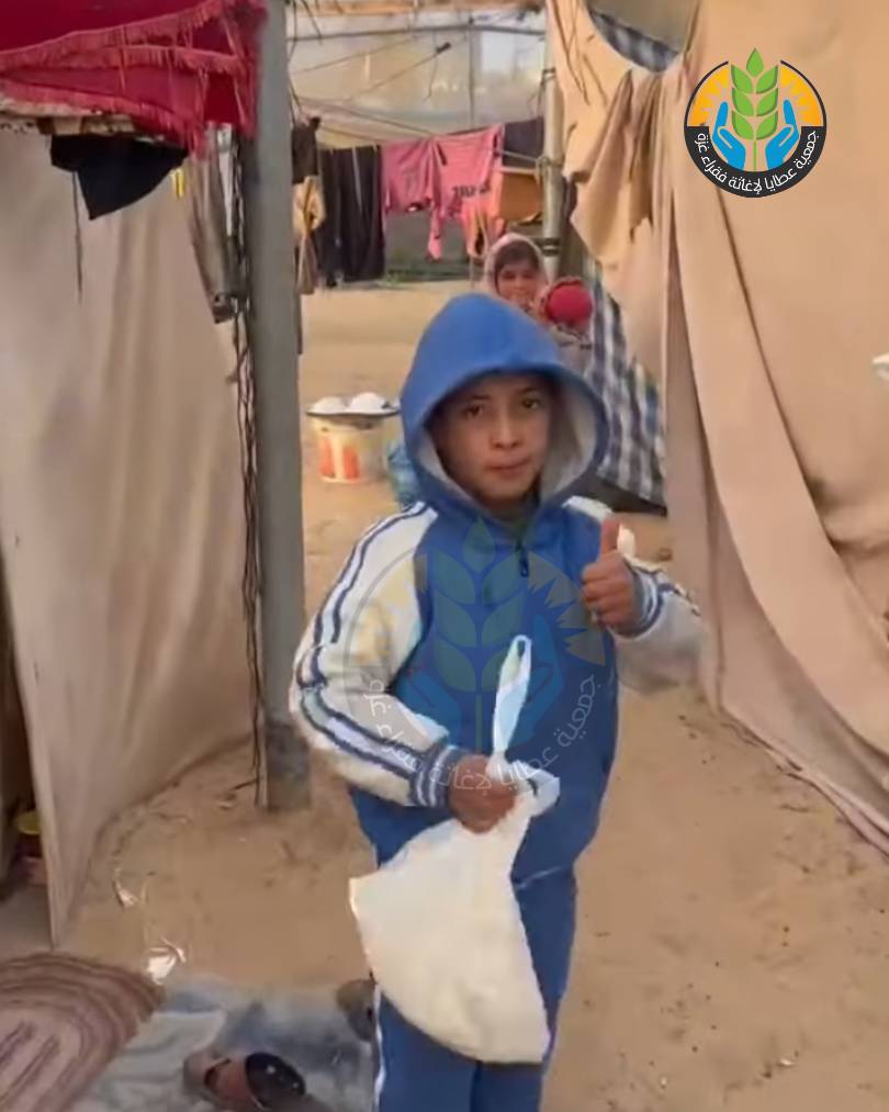 في أول أيام رمضان.. "عطايا الخيرية" توزع أرغفة الخبز المجاني لأهالي رفح الصامدين