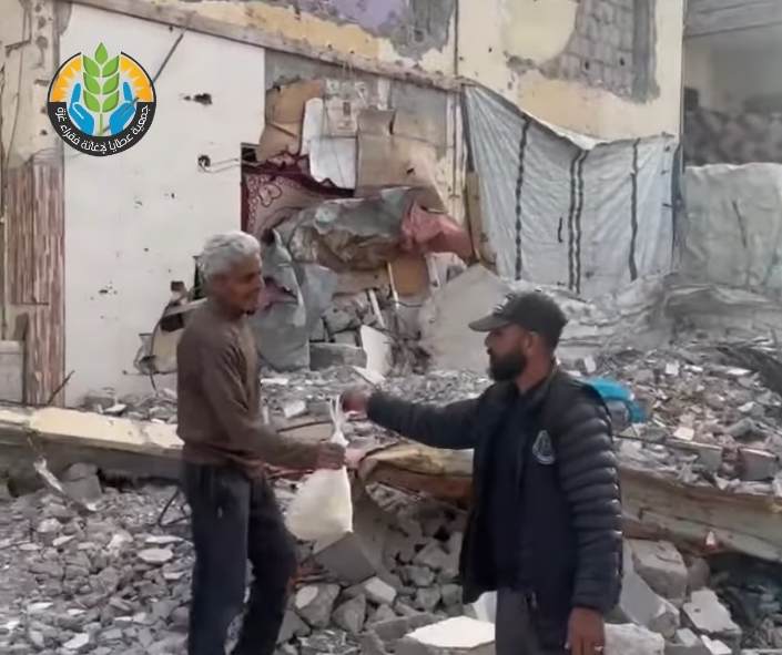 مخبز عطايا الخيري يواصل توزيع رغيف الخبز المجاني في ثالث أيام رمضان