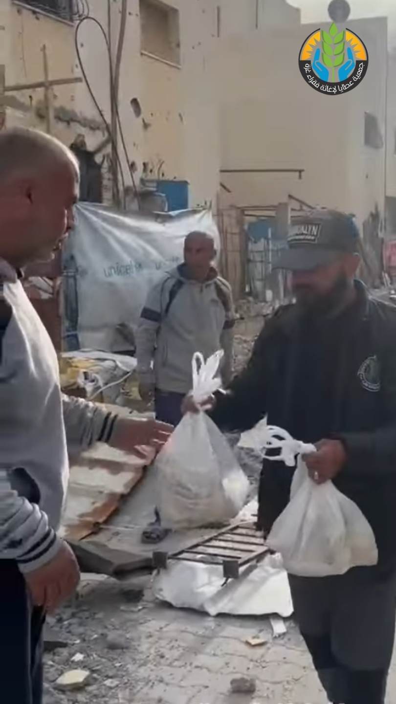مخبز عطايا الخيري يواصل توزيع رغيف الخبز المجاني في ثالث أيام رمضان