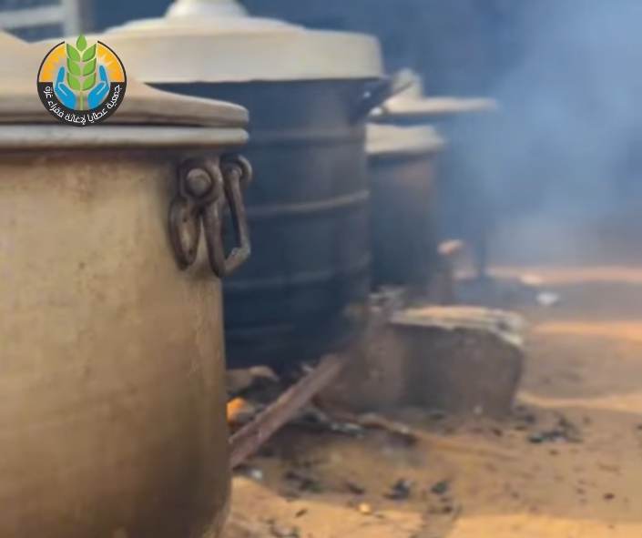 مطبخ عطايا الخيري يواصل عمله في ظل الحرب والتجويع