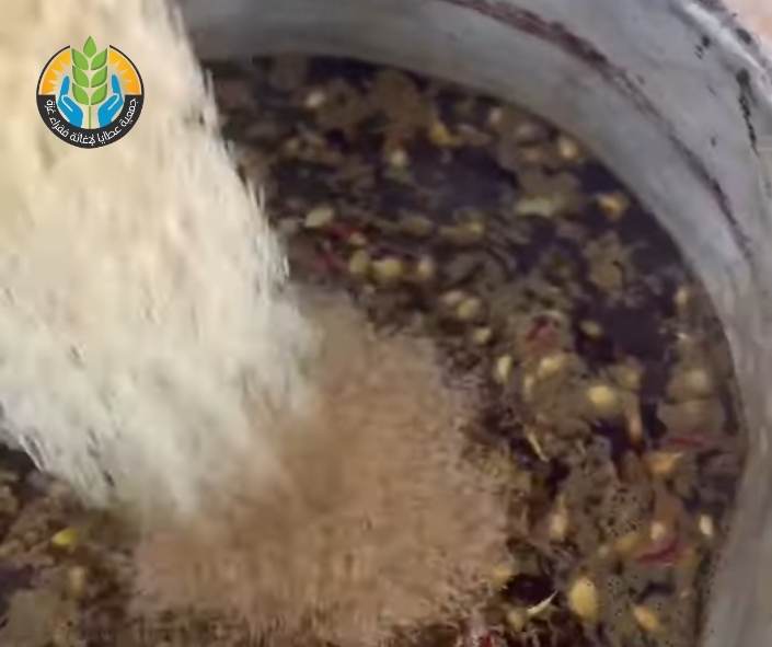 مطبخ عطايا الخيري يواصل عمله في ظل الحرب والتجويع