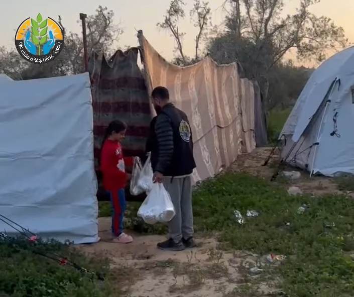مطبخ عطايا الخيري يواصل عمله في ظل الحرب والتجويع