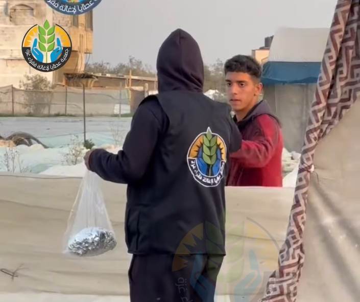 مطبخ عطايا الخيري يواصل عمله في ظل الحرب والتجويع