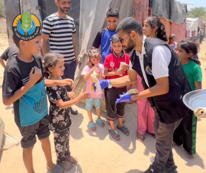 وجبة افطار.. دفء الرحمة في قلب المأساة