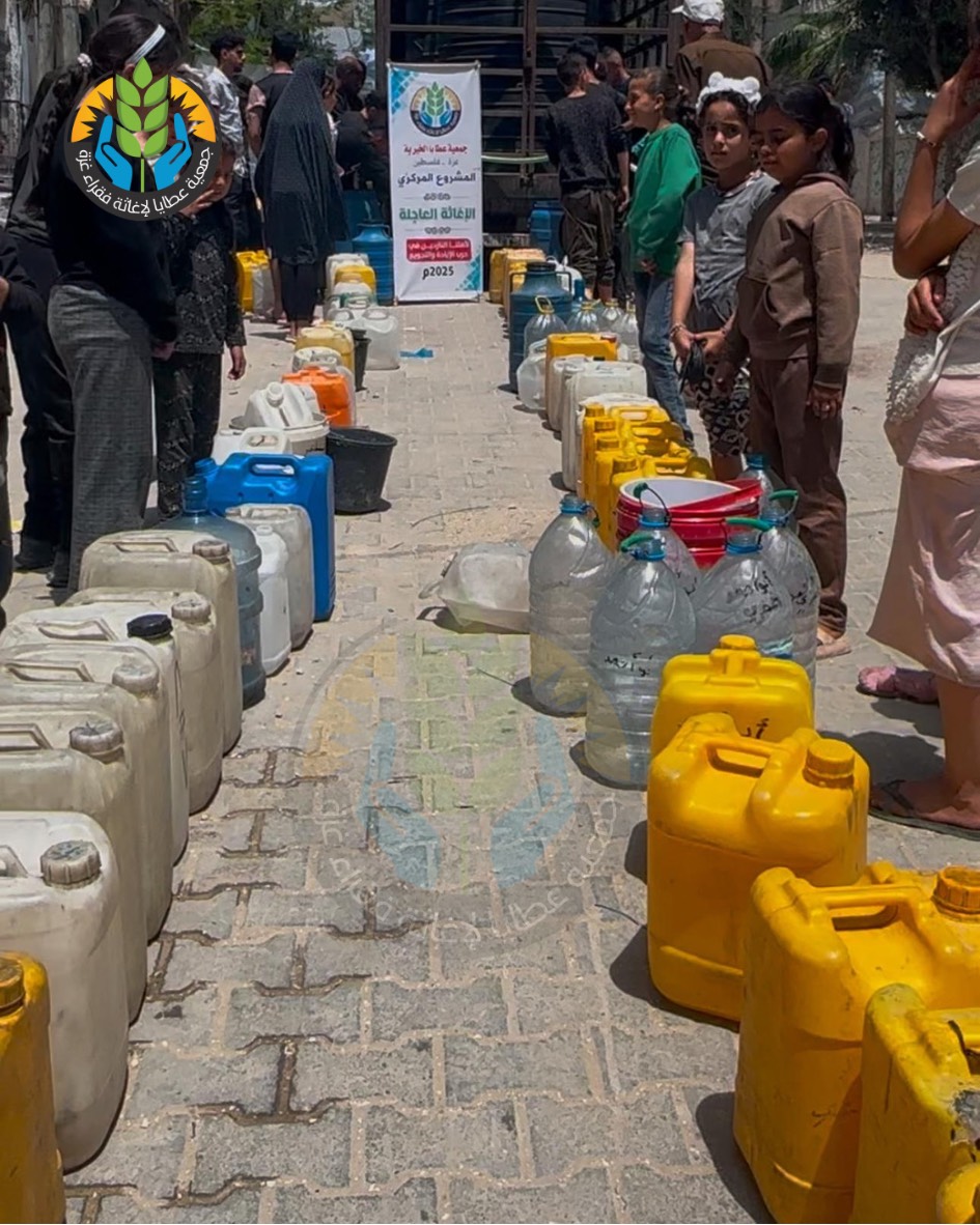 بجهود العظماء يستمر العطاء… سقيا الماء لأهلنا النازحين