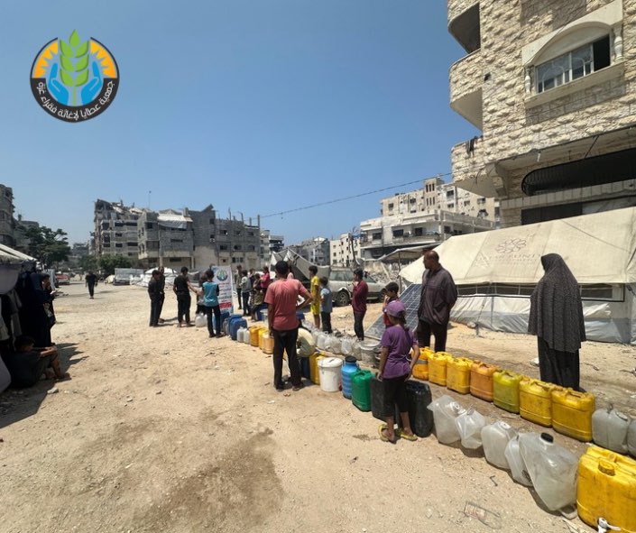 سُقيا ماء تروي عطش النازحين في شمال غزة