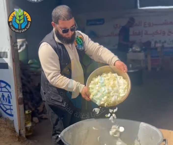 "عَطَايَا" تُقدّم وجبات الإفطار في العاشر من شهر الخير
