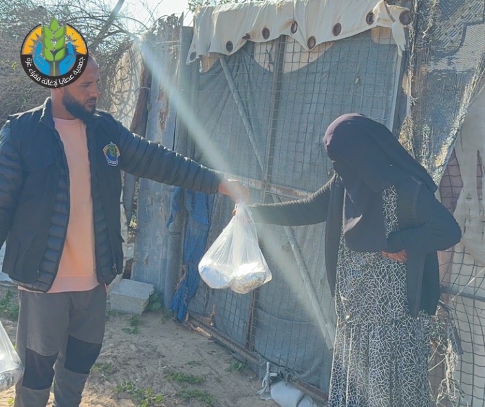 "عطايا" تقدّم الإفطار للصائمين النازحين في ظل حرب الإبادة والتجويع