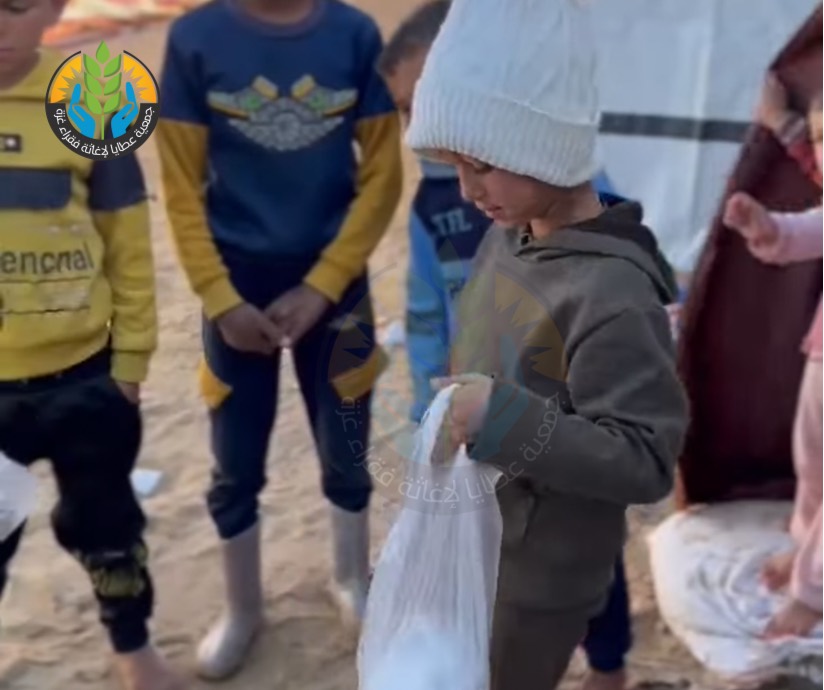 تقديم إفطار صائم للنازحين وسط الإبادة والتجويع