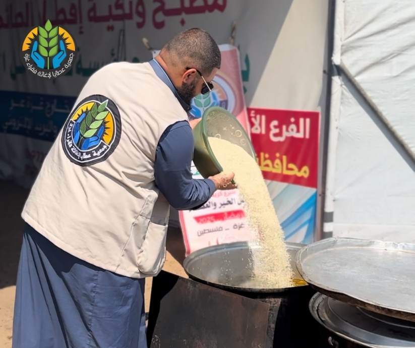 "عطايا" تواصل تشغيل مطبخها الخيري في رفح لإطعام الصائمين النازحين رغم الحصار وغلاء الأسعار