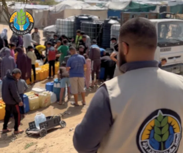 "سقياك رحمة لأهل غزة".. عطايا تواصل توزيع المياه في ظل العطش والحصار