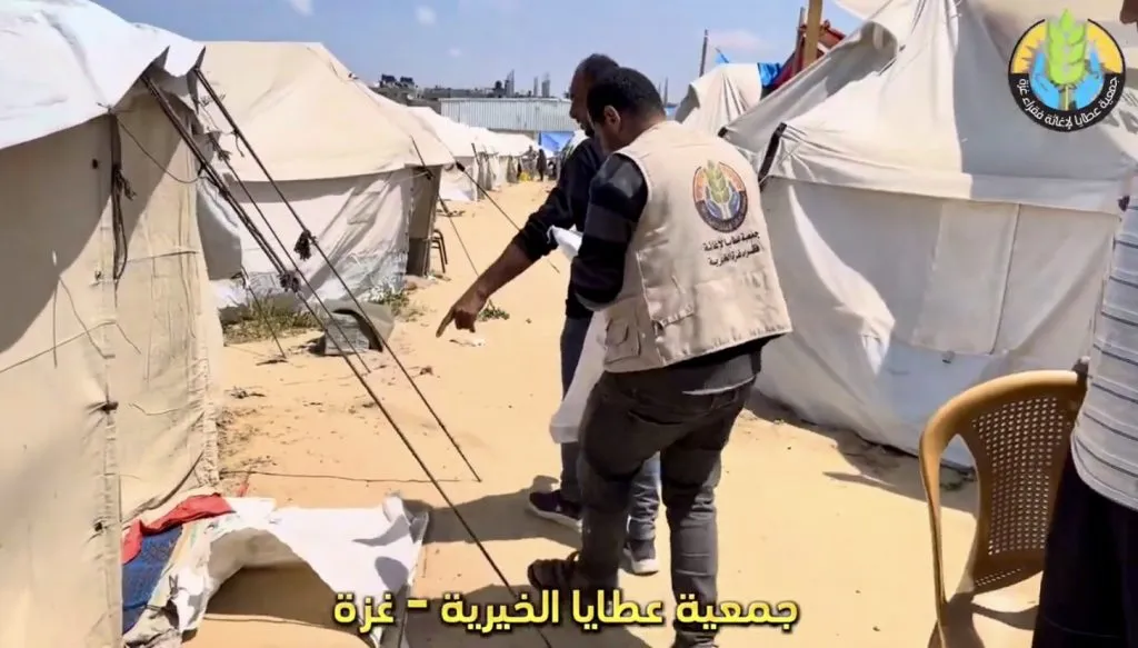 انطلاق القافلة الثانية لتوزيع زكاة الفطر على النازحين في قطاع غزة