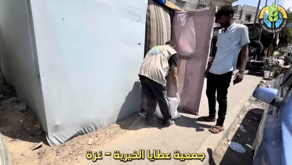 انطلاق القافلة الثانية لتوزيع زكاة الفطر على النازحين في قطاع غزة