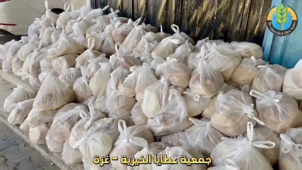 عطايا تستأنف عمل مخابزها الخيرية لتقديم الرغيف الخيري للنازحين