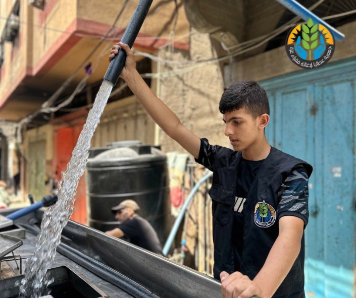 "سُقيا الماء".. نفَسُ حياة في قلب المعاناة