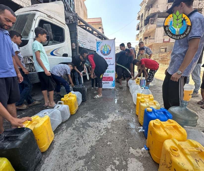 "سُقيا الماء".. شريان حياة للنازحين في شمال غزة
