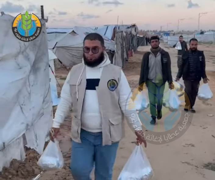 تجهيز إفطار صائم في رفح: دفء العطاء في أول أيام رمضان