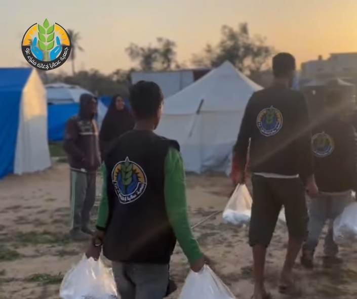مطبخ عطايا الخيري يواصل عمله في ظل الحرب والتجويع