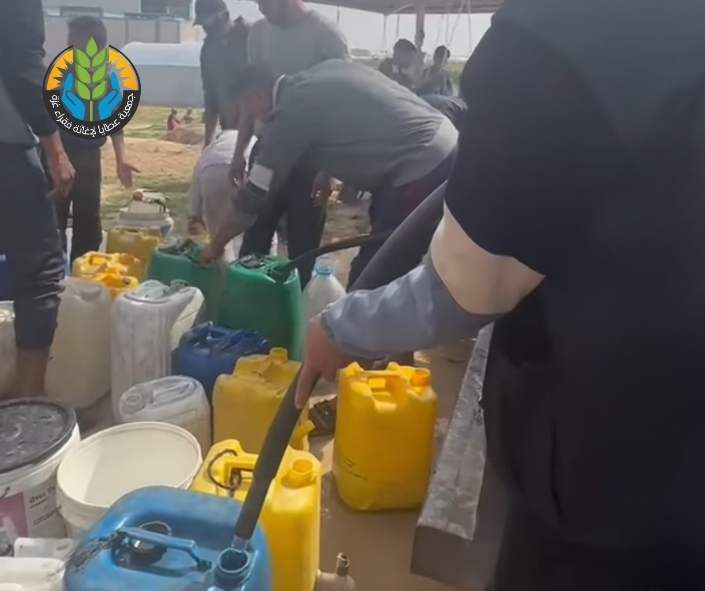 استمرار مشروع "سُقيا الماء" للنازحين في رفح