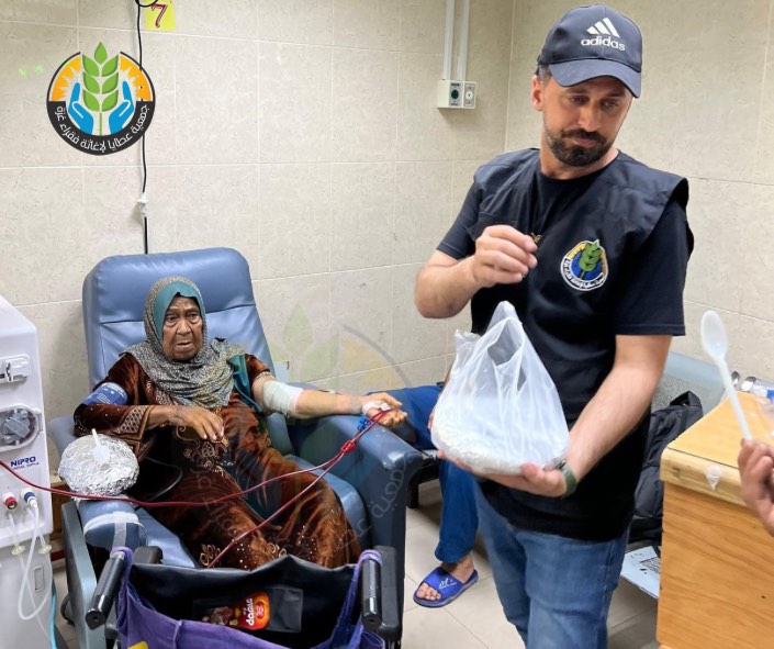 نرسم الأمل في كل قلب.. وجبات ساخنة للمرضى وكبار السن في ظل المجاعة والإبادة