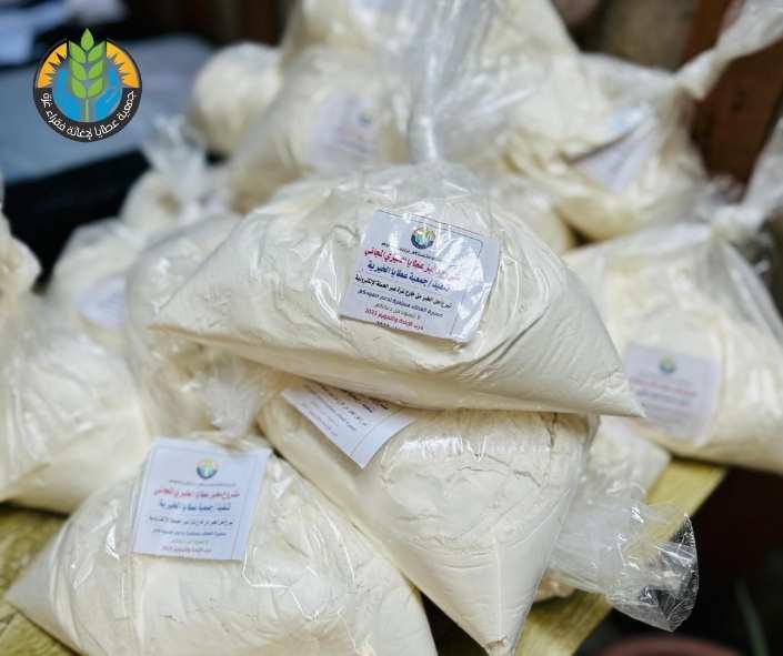 توزيع "الذهب المفقود".. الطحين شريان الحياة في وجه الإبادة