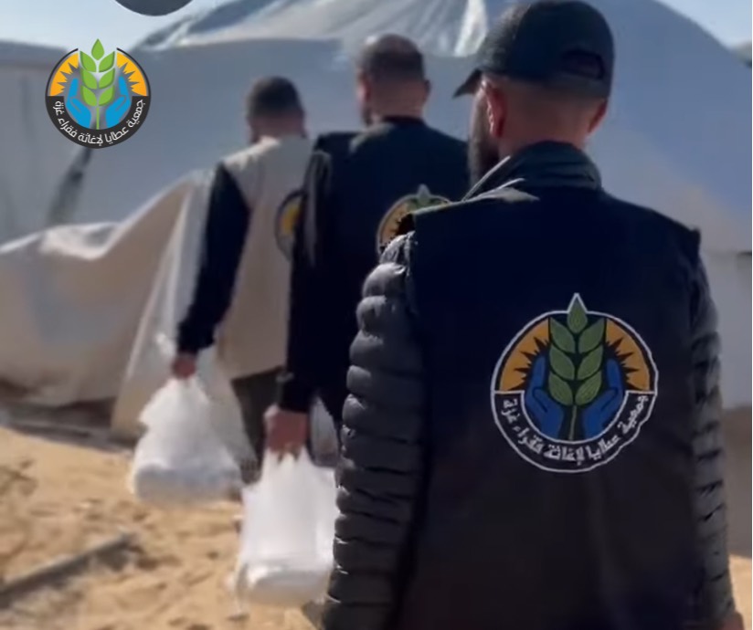 تقديم إفطار صائم للنازحين وسط الإبادة والتجويع